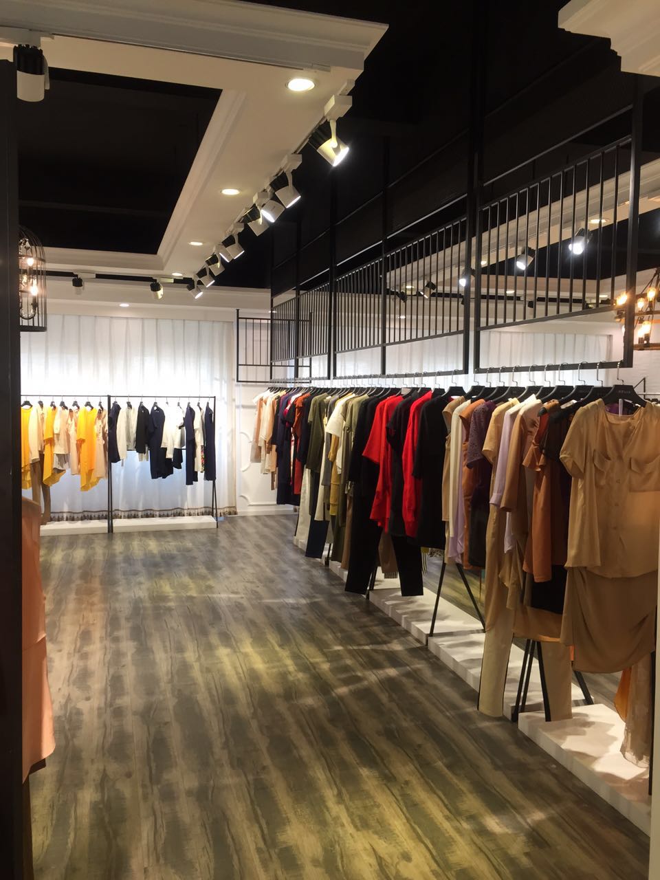 杭州欧货YY品牌女装折扣份货批发高端精品服装批发 杭州欧货YY品牌女装折扣份货批发高端精品服装批发